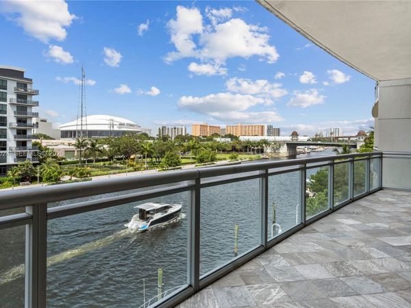 1090 NW N River Dr, Unit 402, Miami, FL 33136