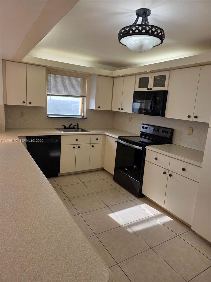 2780 NE 183rd St, Unit 1802, Aventura, FL 33160 Photo