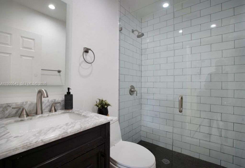 3675 SW 26th St , Miami, FL 33133 Photo