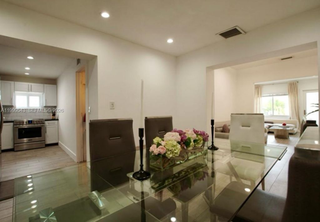 3675 SW 26th St , Miami, FL 33133 Photo