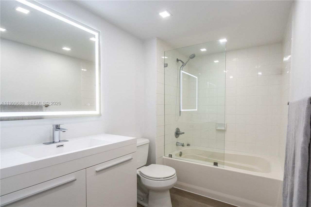 90 Alton Rd, Unit 2807, Miami Beach, FL 33139 Photo