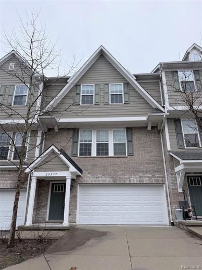 28577 Melanie Lane, Novi, MI 48377 Main Photo