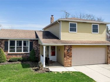 12 Rollingwood Drive, Lancaster, NY 14086