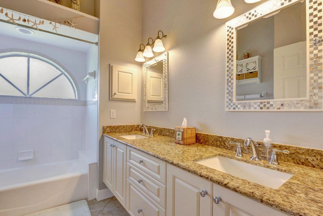 10005 Cherry Hills Avenue Circle, Bradenton, FL 34202 Photo