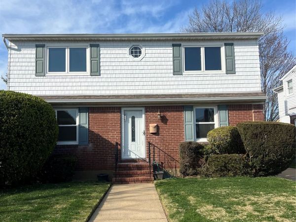1016 Oaks Drive, Franklin Square, NY 11010