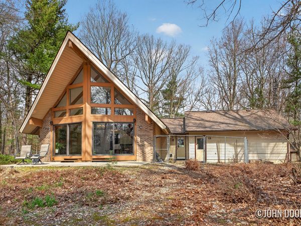 9063 Algoma Avenue NE, Rockford, MI 49341