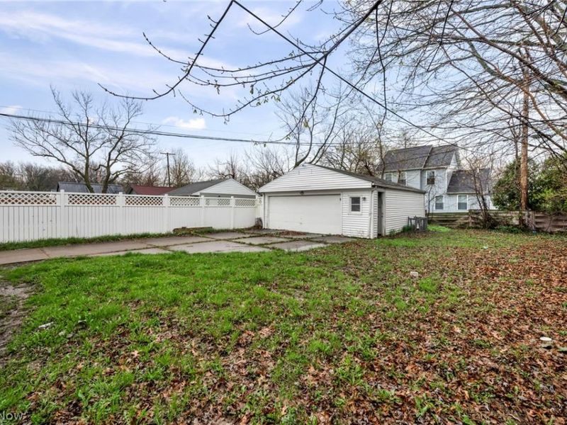 18950 Meredith Avenue , Euclid, OH 44119 Photo 7