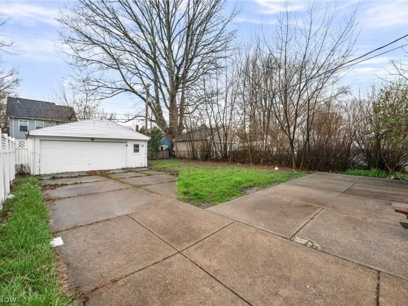 18950 Meredith Avenue , Euclid, OH 44119 Photo 8