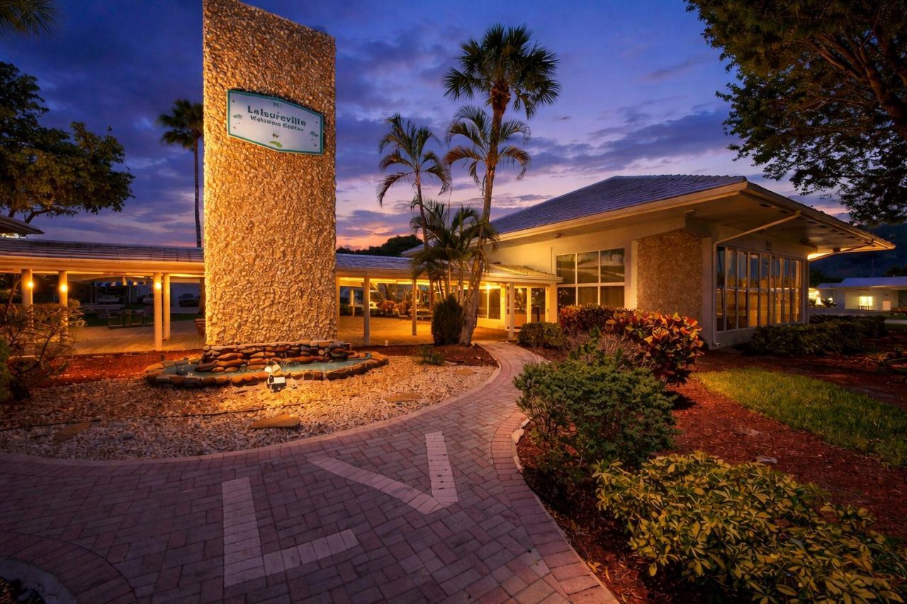 2631 W Golf Boulevard, Pompano Beach, FL 33064 Photo