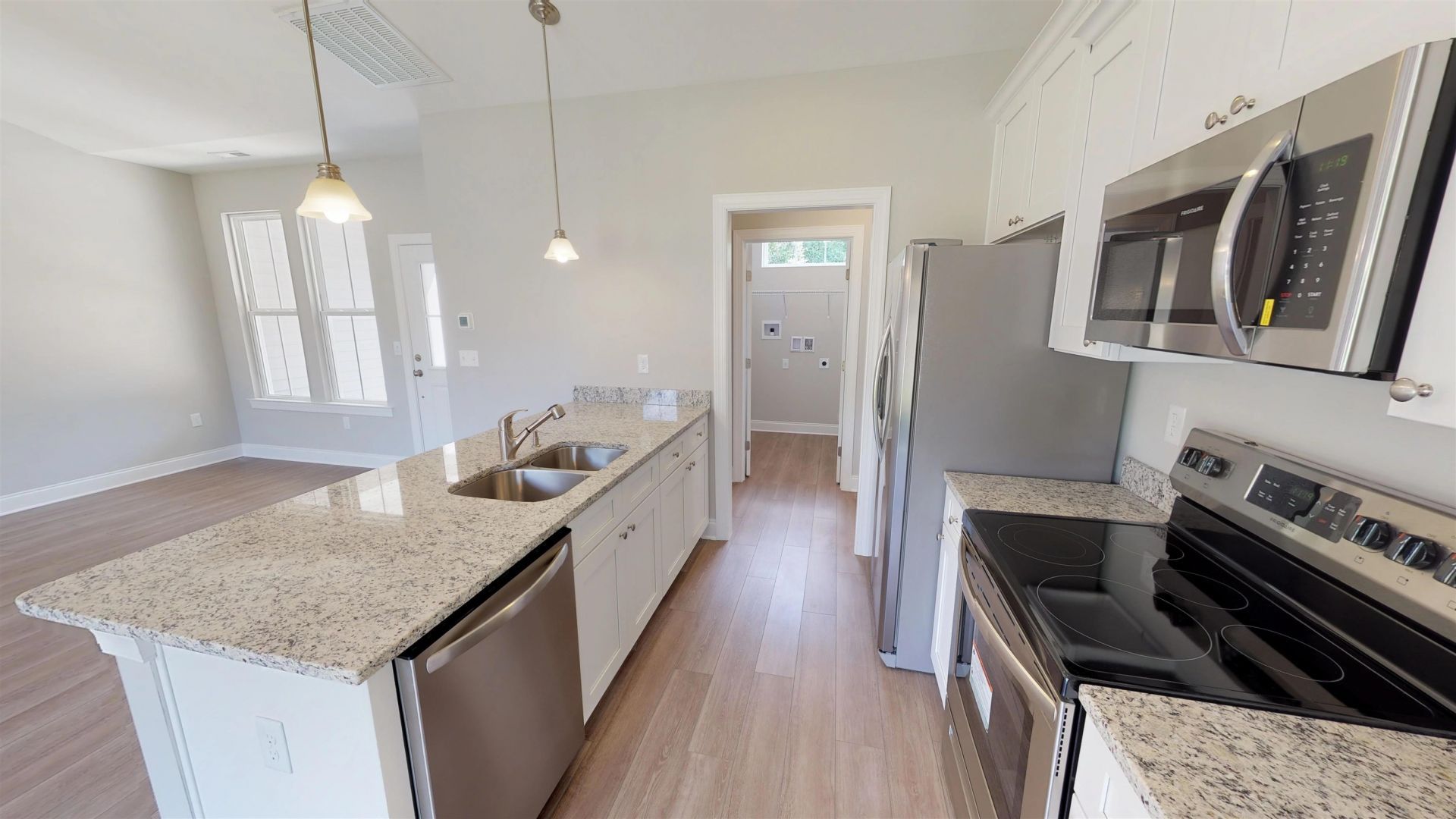 68 Racquet Club Dr. Photo 5