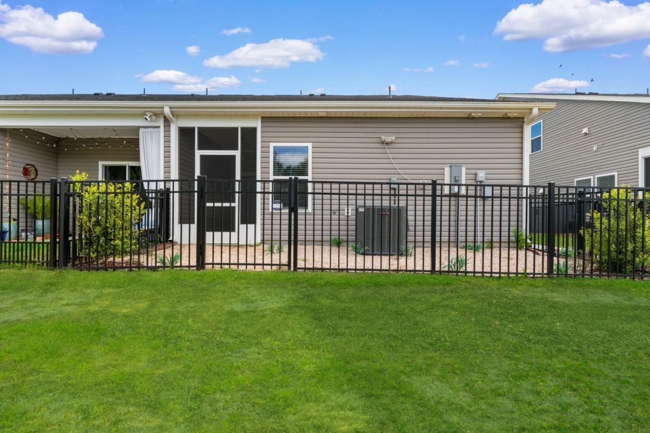 290 Sandridgebury Dr. Photo 29