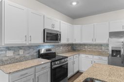 290 Sandridgebury Dr. photo 4