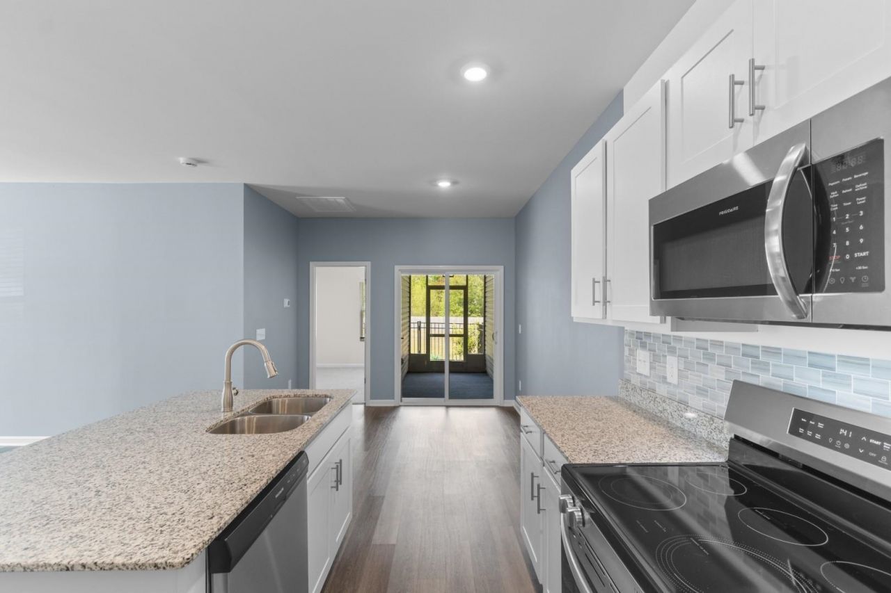 290 Sandridgebury Dr. Photo 4