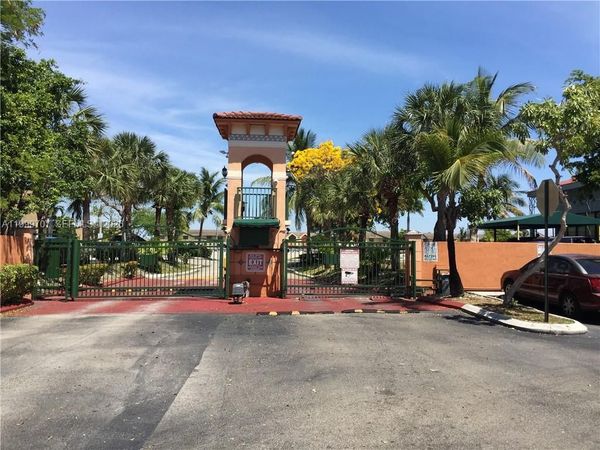 8428 NW 103rd St, Unit 104C, Hialeah Gardens, FL 33016