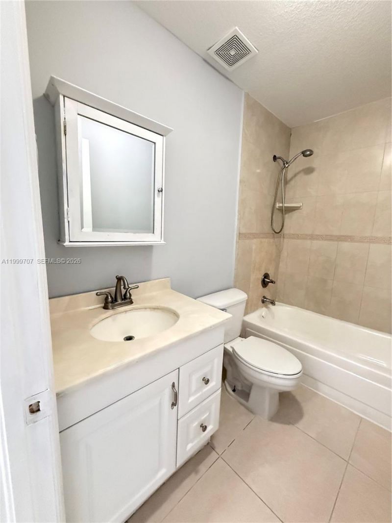 8428 NW 103rd St, Unit 104C, Hialeah Gardens, FL 33016 Photo