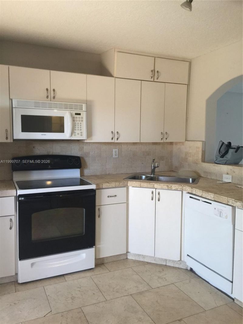 8428 NW 103rd St, Unit 104C, Hialeah Gardens, FL 33016 Photo