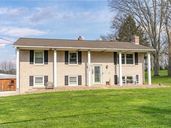 13700 Market Avenue N, Hartville, OH 44632