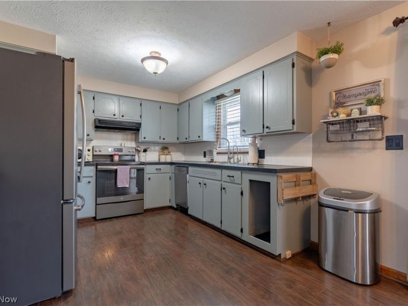 13700 Market Avenue N, Hartville, OH 44632 Photo 10