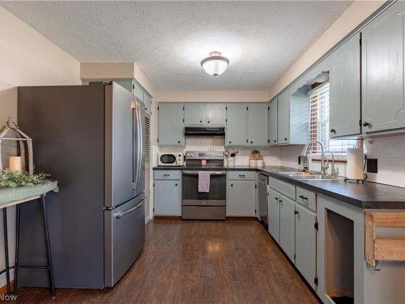 13700 Market Avenue N, Hartville, OH 44632 Photo 7