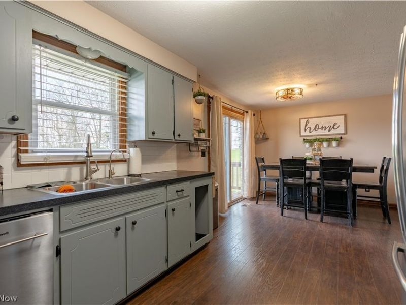 13700 Market Avenue N, Hartville, OH 44632 Photo 8