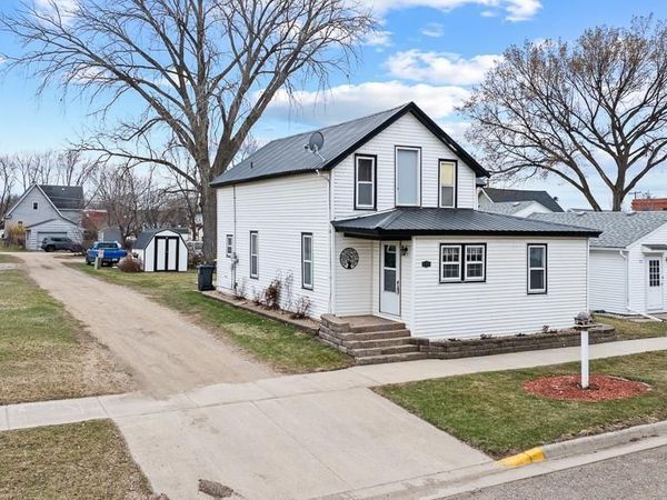 105 E Mcquestion Street , Ghent, MN 56239