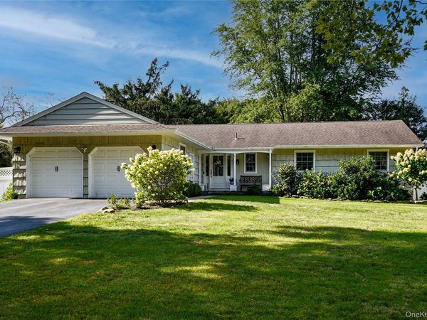 9 Columbus Drive , Huntington Station, NY 11746