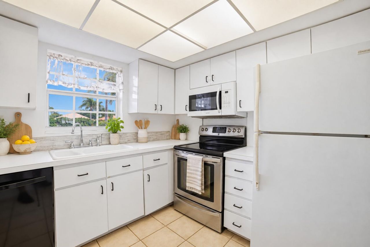 169 Atlantis Boulevard, Unit 205, Atlantis, FL 33462 Photo