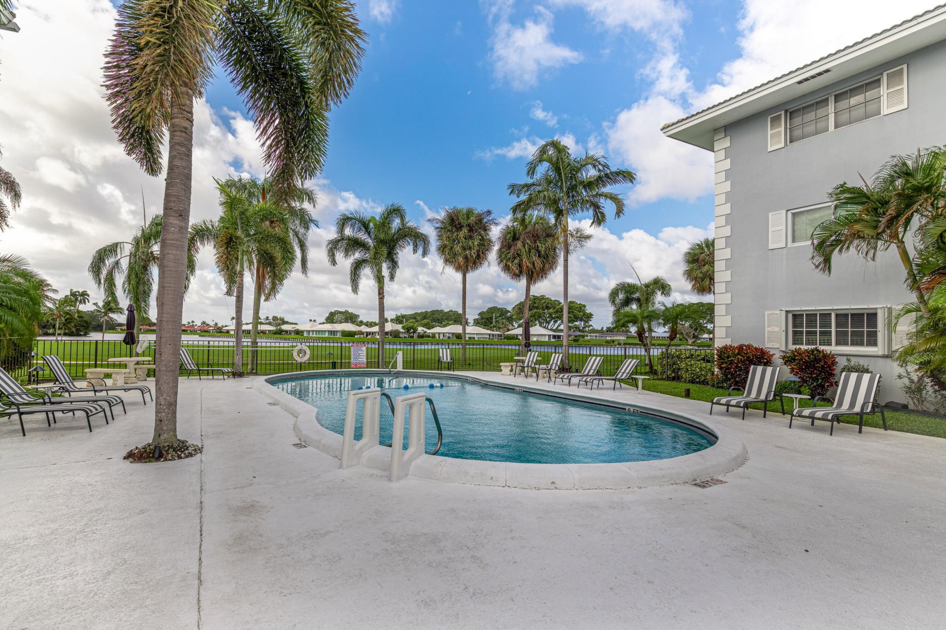 169 Atlantis Boulevard, Unit 205, Atlantis, FL 33462 Photo