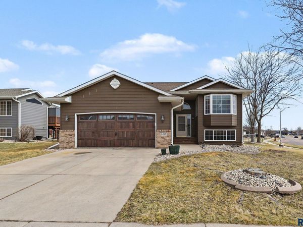 4612 S Wilson Ave, Sioux Falls, SD 57106