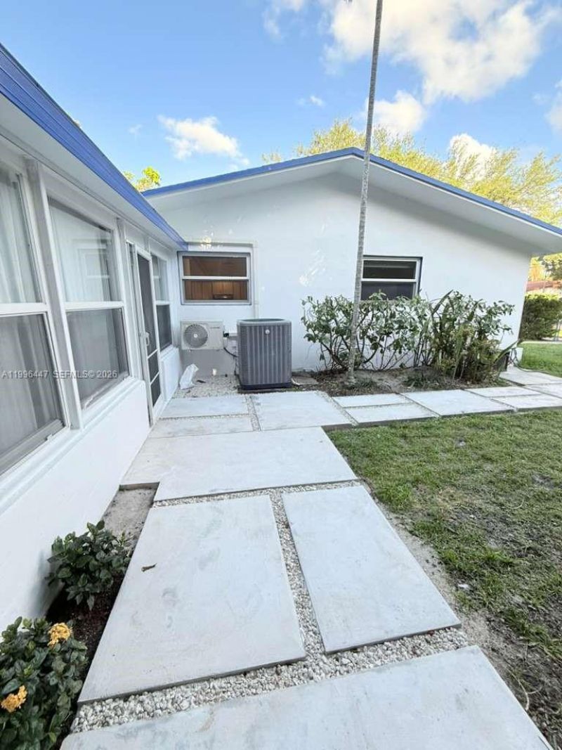 325 NE 131st St, Unit A, North Miami, FL 33161 Photo