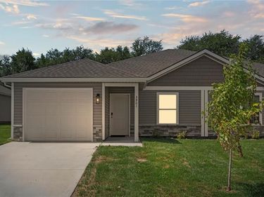 3824 NW 93rd Street, Kansas City, MO 64154