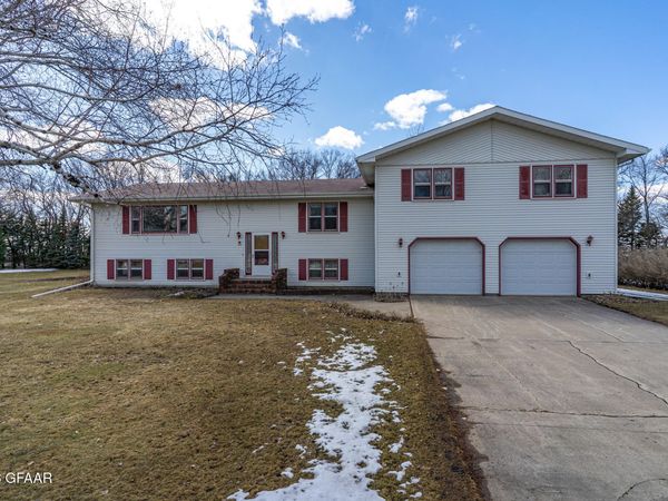 6850 WOODCREST Road , Grand Forks, ND 58201