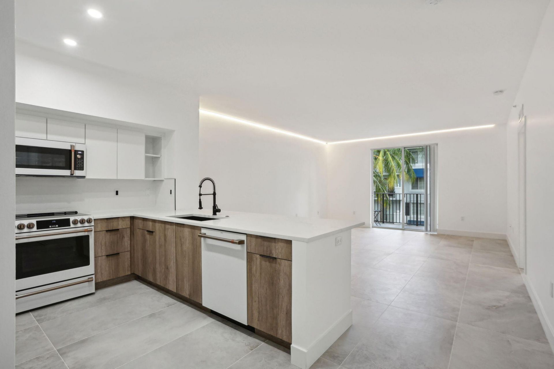 250 NE 3rd Avenue, Unit 1-416, Delray Beach, FL 33444 Photo