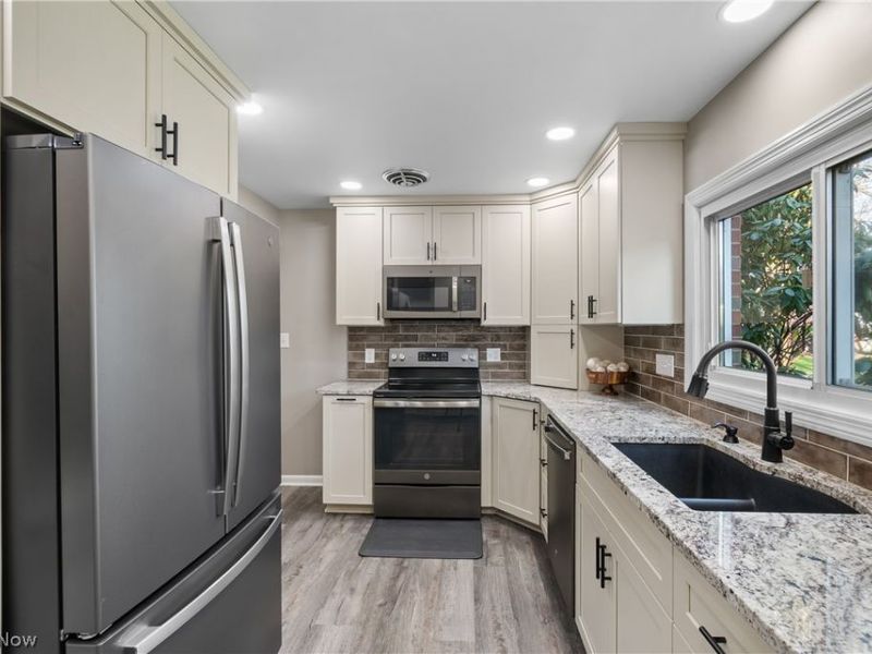 1807 Wicliff Avenue NE, Massillon, OH 44646 Photo 10