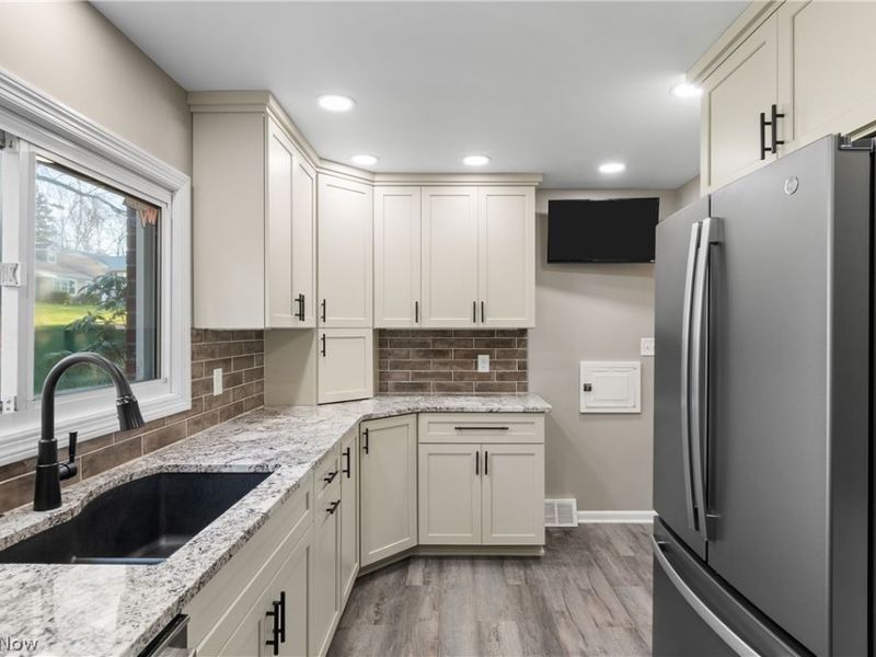 1807 Wicliff Avenue NE, Massillon, OH 44646 Photo 9