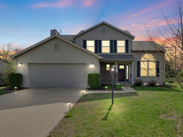 202 N Spruce Drive, Mahomet, IL 61853