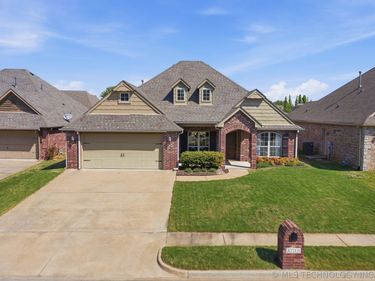 3711 W 110th Street S, Jenks, OK 74037