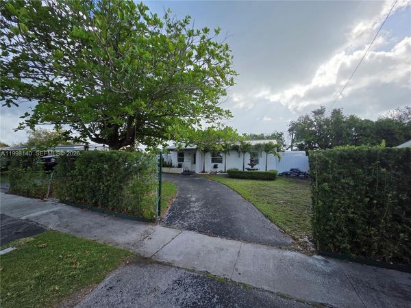 13825 Monroe St, Miami, FL 33176