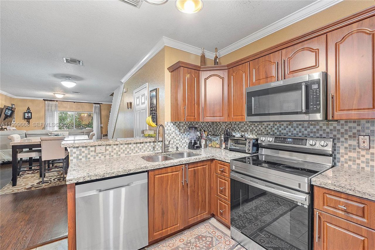 7659 Tamarac Island Circle, Tamarac, FL 33321 Photo