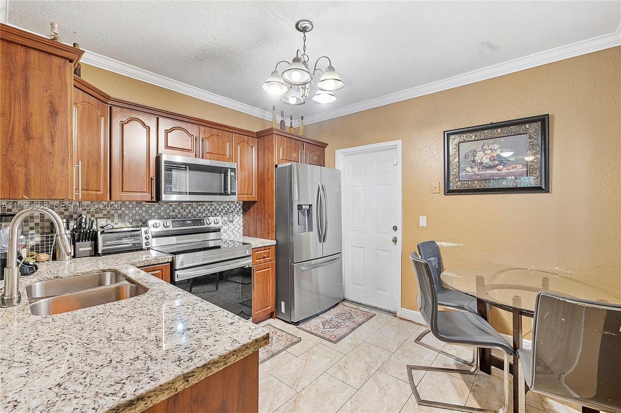 7659 Tamarac Island Circle, Tamarac, FL 33321 Photo