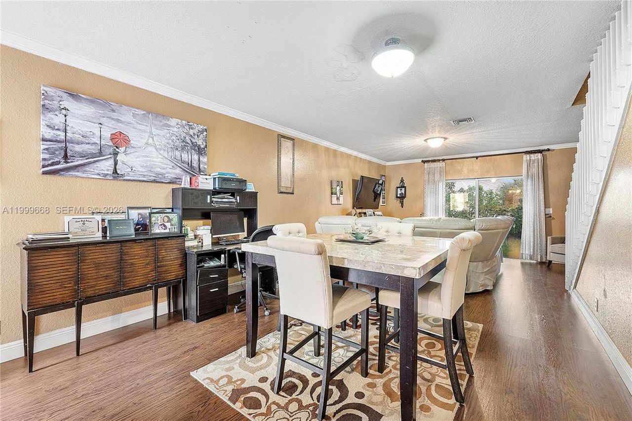 7659 Tamarac Island Circle, Tamarac, FL 33321 Photo