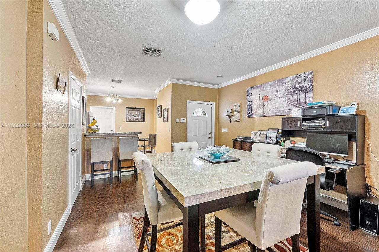 7659 Tamarac Island Circle, Tamarac, FL 33321 Photo