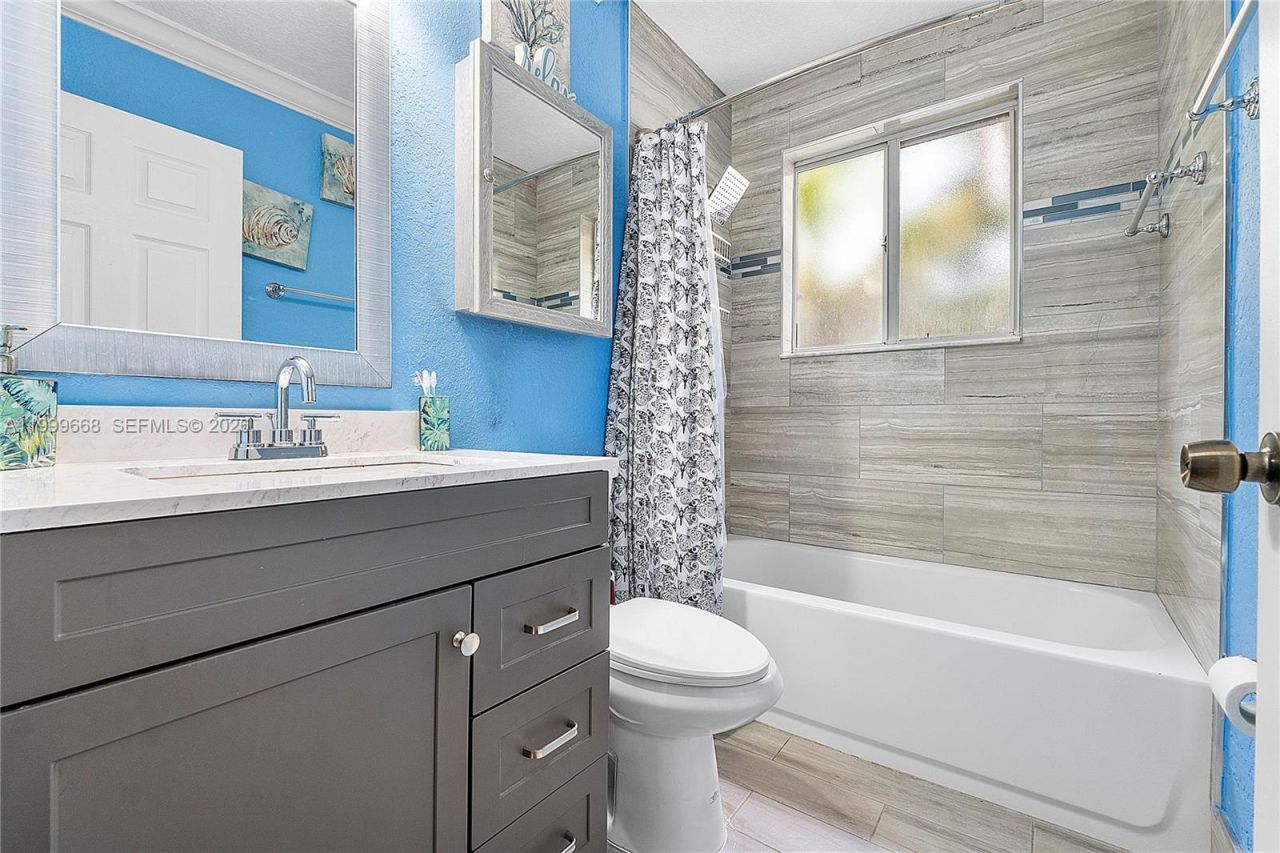 7659 Tamarac Island Circle, Tamarac, FL 33321 Photo