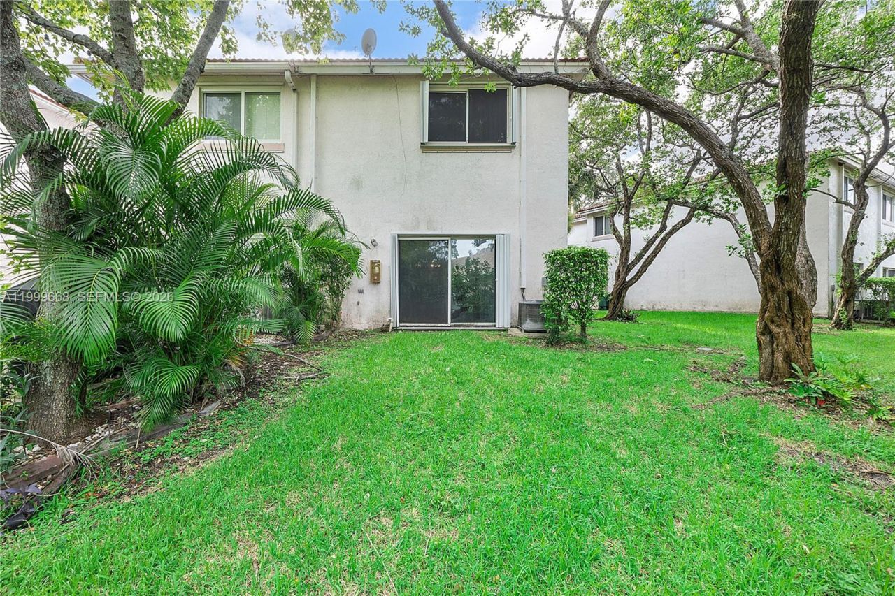 7659 Tamarac Island Circle, Tamarac, FL 33321 Photo