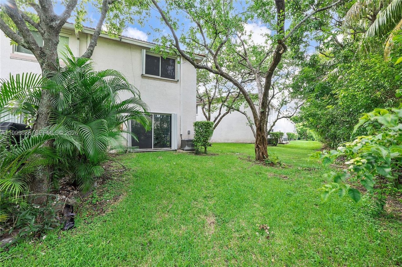 7659 Tamarac Island Circle, Tamarac, FL 33321 Photo