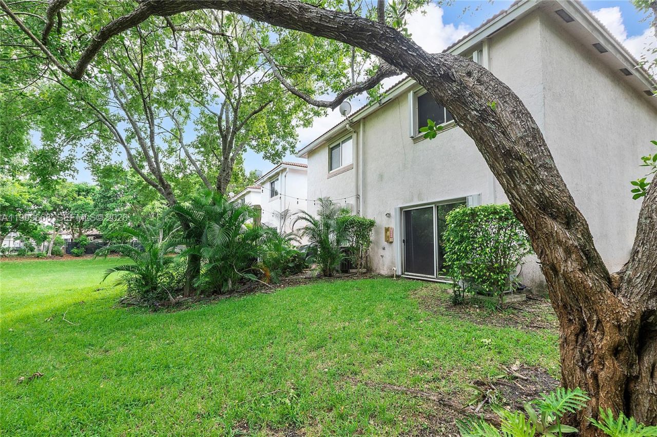7659 Tamarac Island Circle, Tamarac, FL 33321 Photo