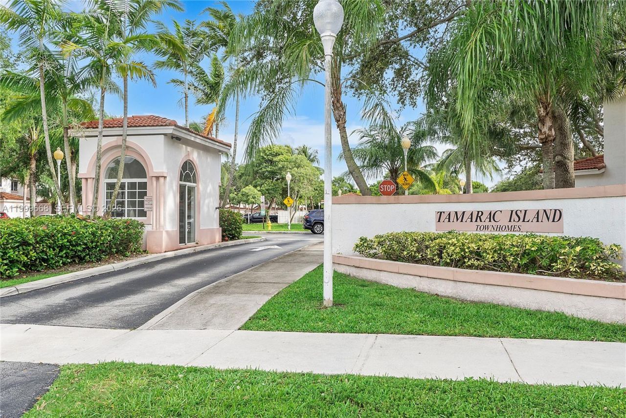 7659 Tamarac Island Circle, Tamarac, FL 33321 Photo