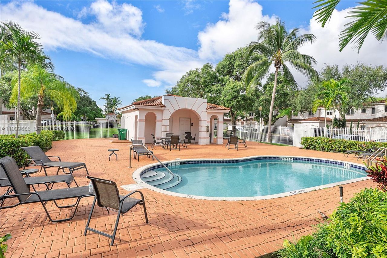 7659 Tamarac Island Circle, Tamarac, FL 33321 Photo