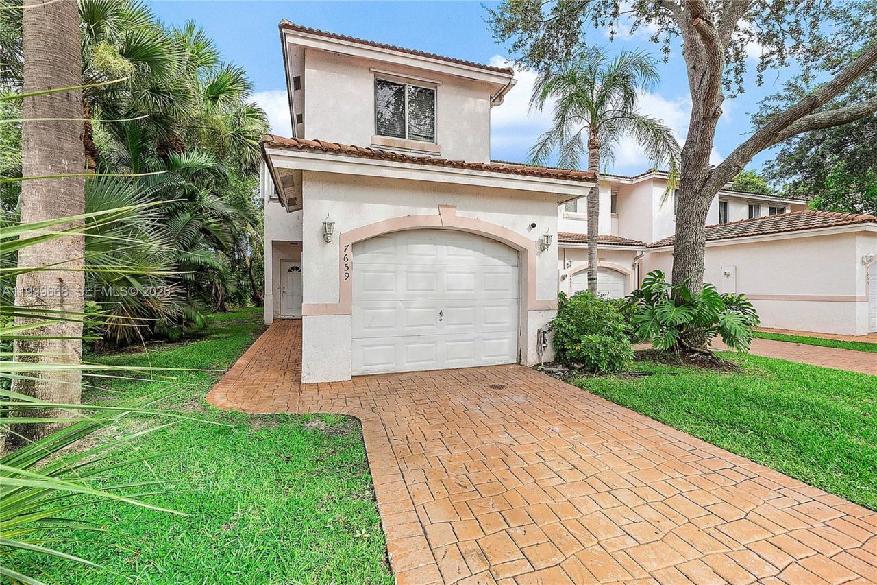 7659 Tamarac Island Circle, Tamarac, FL 33321 Photo