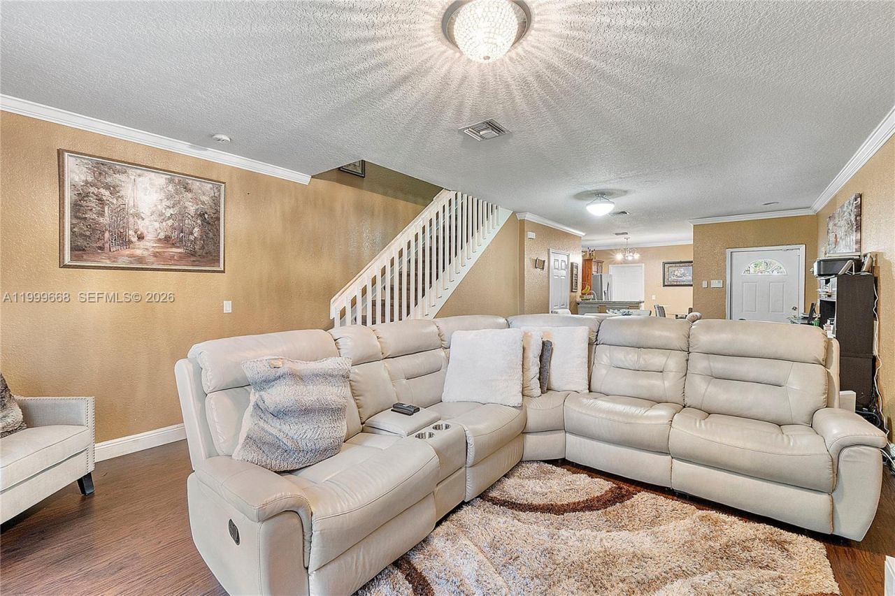 7659 Tamarac Island Circle, Tamarac, FL 33321 Photo